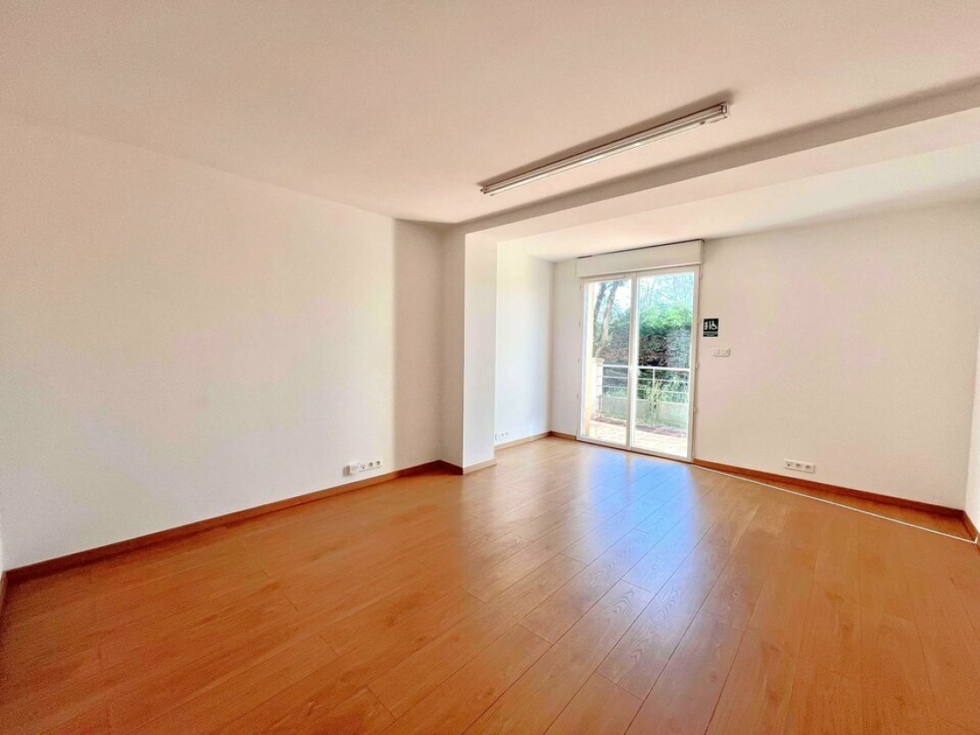 Photo 1 – location bureaux	GRASSE (06130)