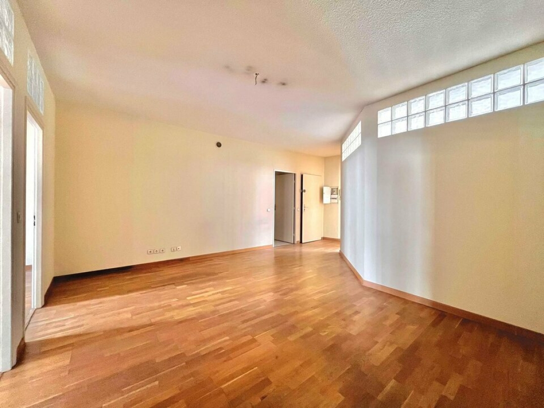 Photo 1 – location bureaux	SAINT LAURENT DU VAR (06700)