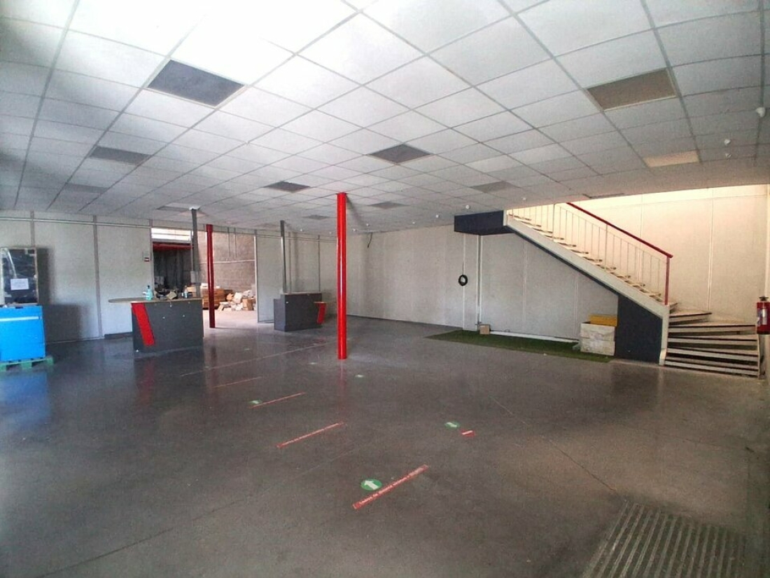 Photo 8 – location Entrepôts / activités	SAINT LAURENT DU VAR (06700)