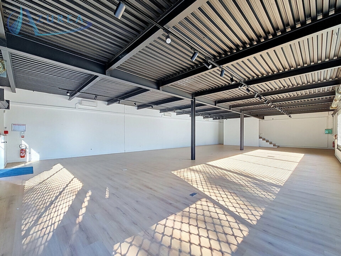 Photo 4 – location Locaux commerciaux	ROQUEBRUNE SUR ARGENS (83520)