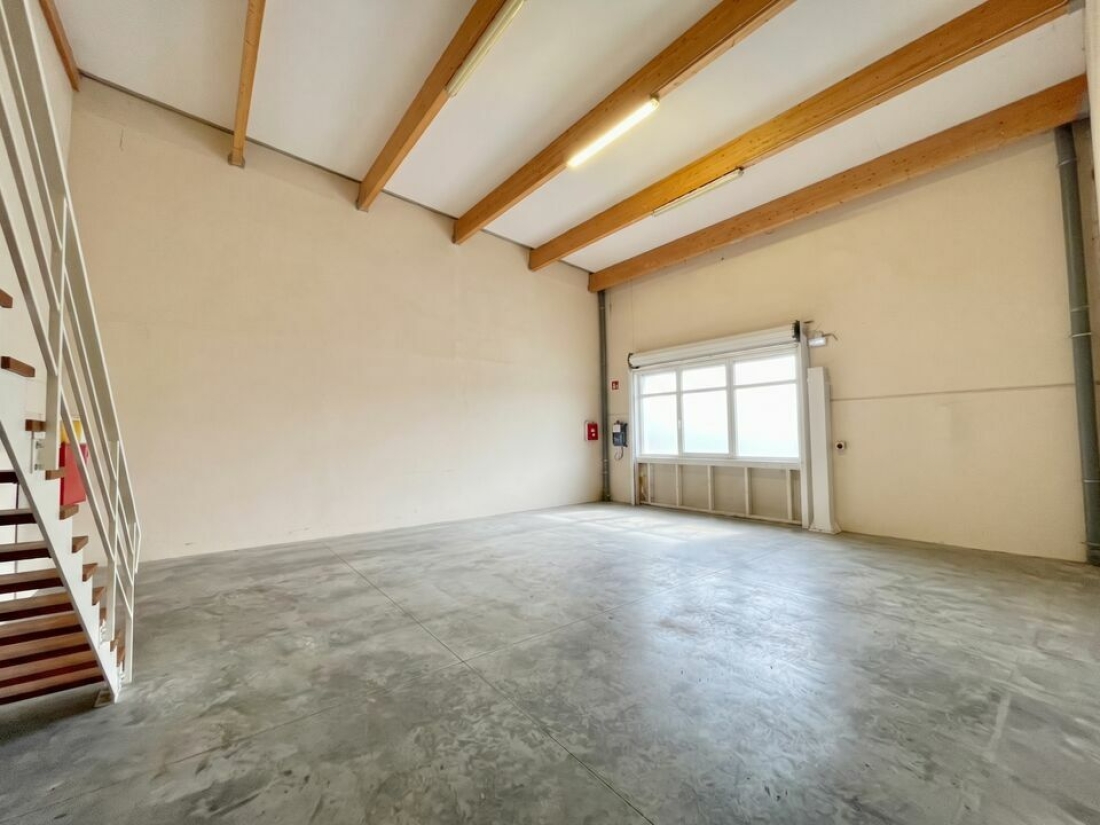 Photo 2 – location Entrepôts / activités	LE CANNET DES MAURES (83340)