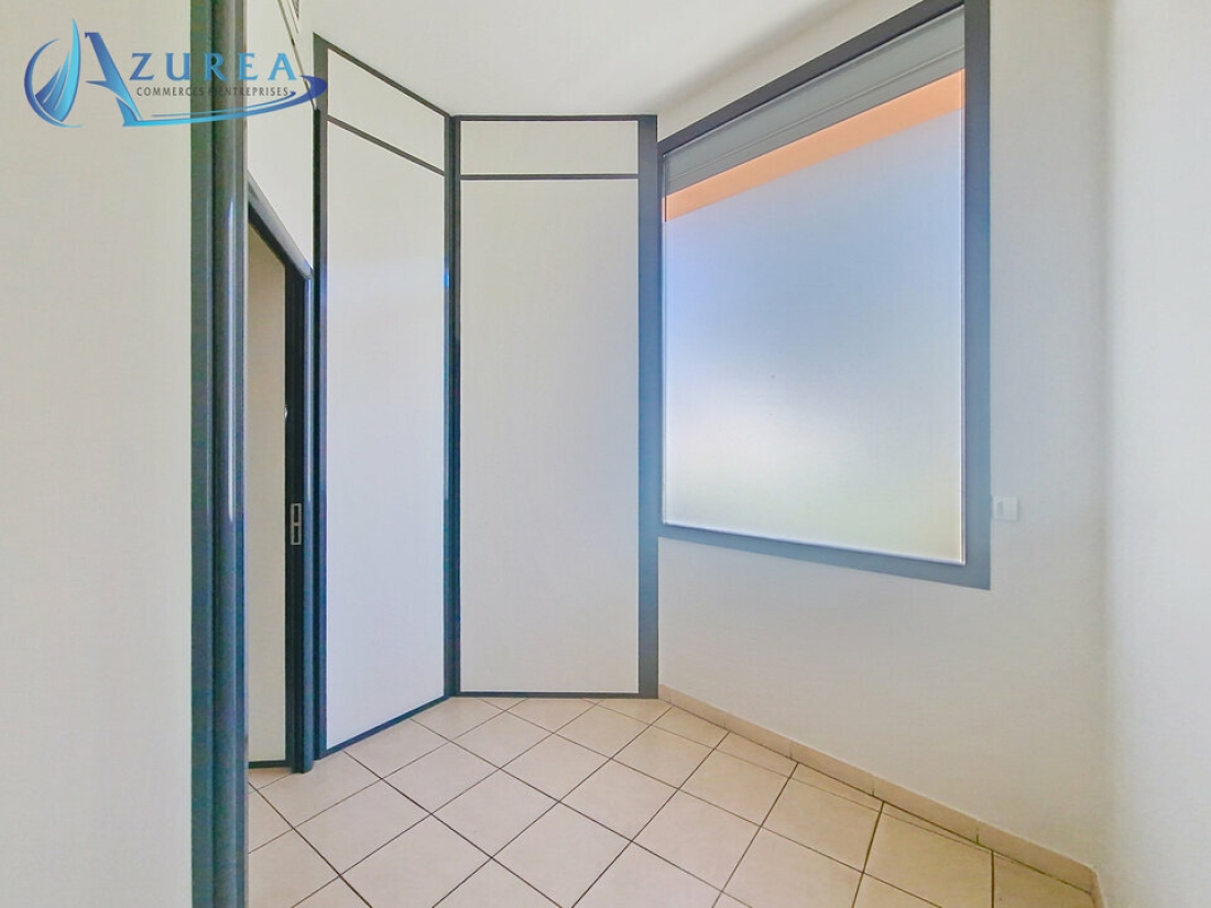 Photo 4 – location Locaux commerciaux	SAINT LAURENT DU VAR (06700)