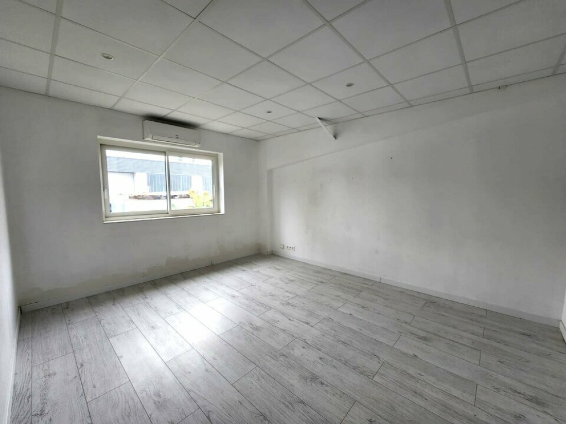 Photo 4 – vente Entrepôts / activités	LE MUY (83490)