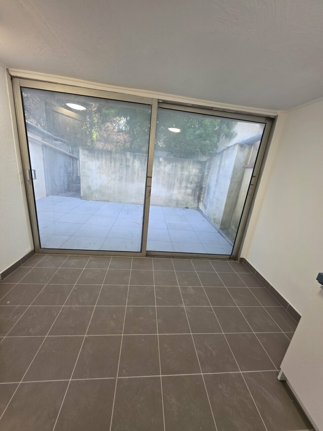 Photo 4 – location Entrepôts / activités	FREJUS (83600)