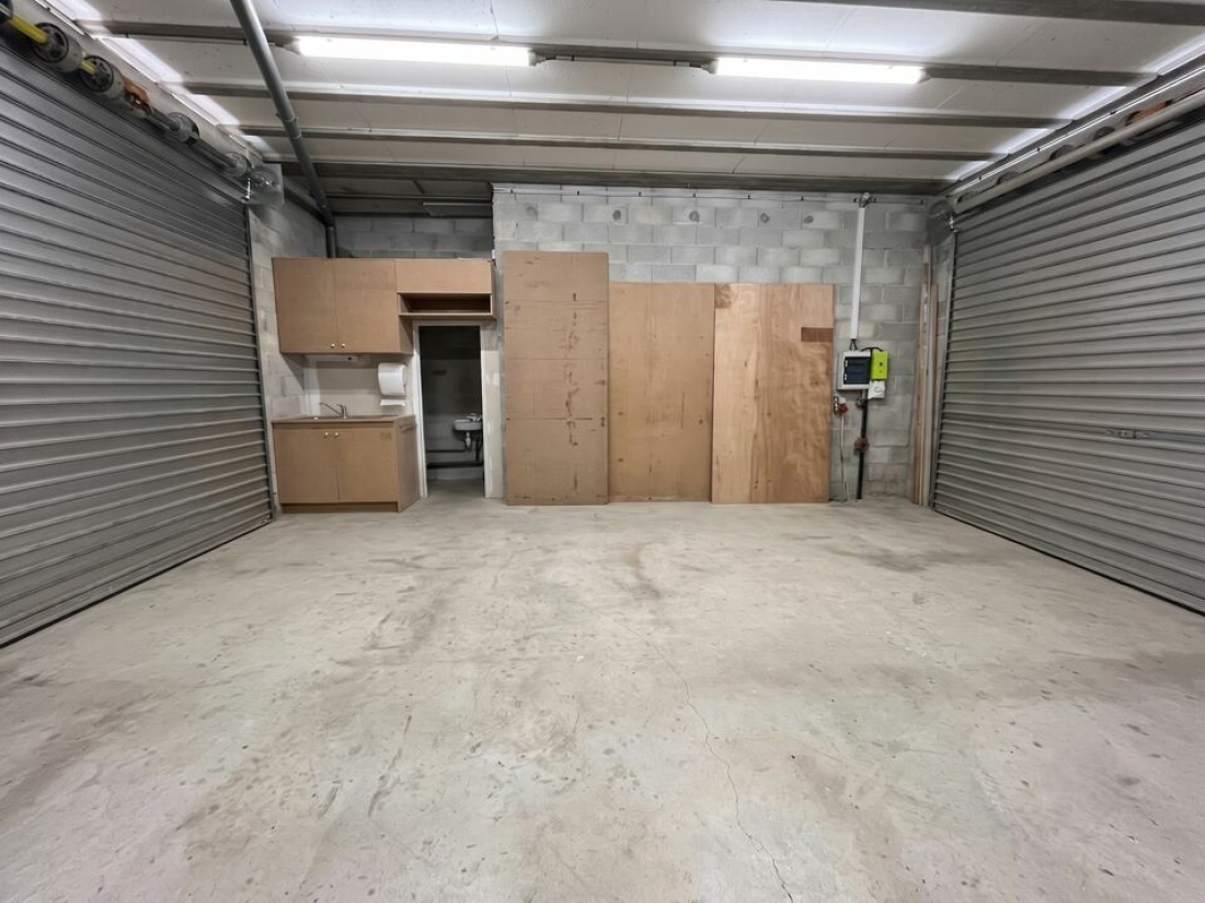 Photo 2 – location Entrepôts / activités	MONTAUROUX (83440)