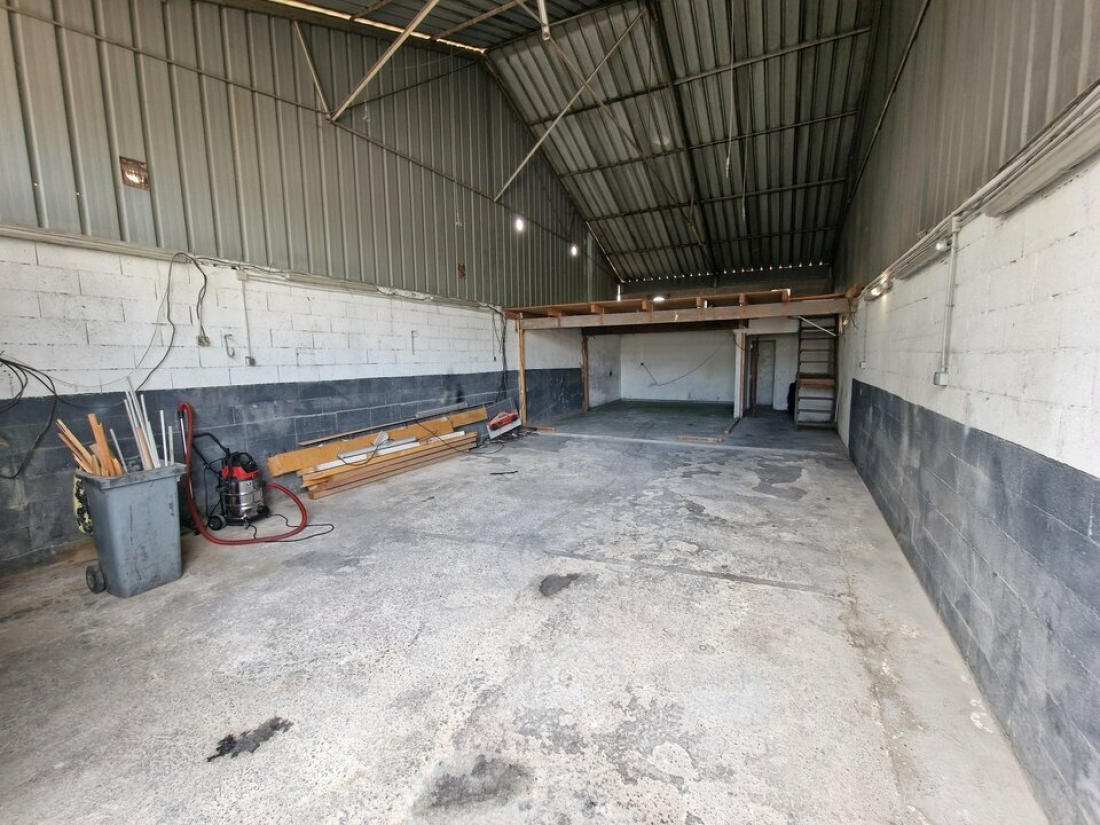 Photo 5 – location Entrepôts / activités	ANTIBES (06600)