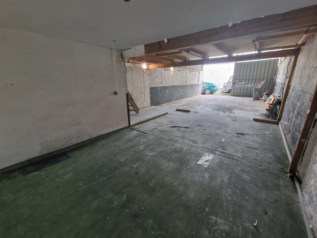 Photo 4 – location Entrepôts / activités	ANTIBES (06600)