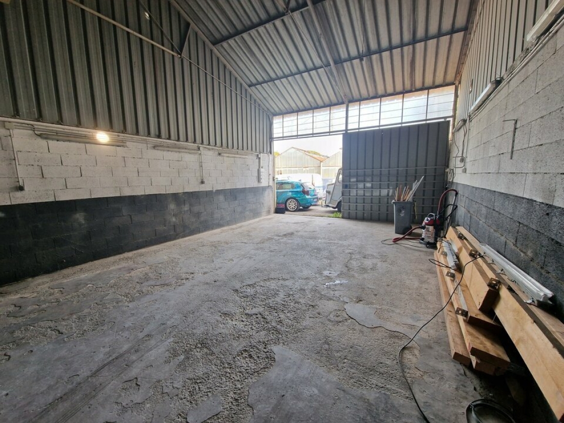 Photo 2 – location Entrepôts / activités	ANTIBES (06600)