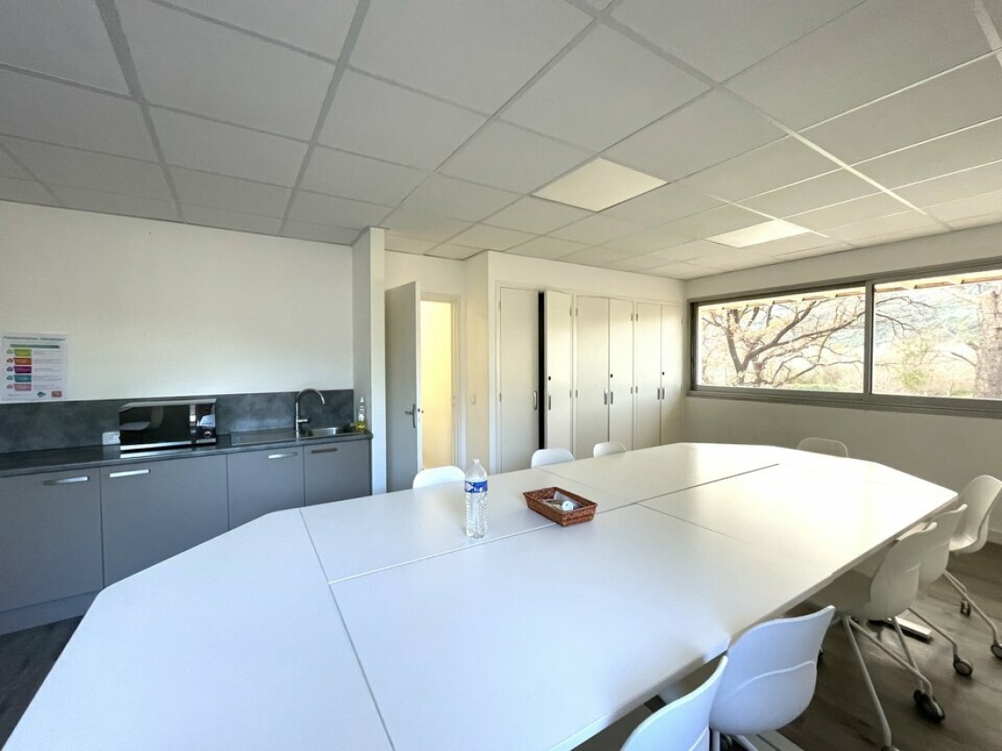 Photo 2 – location Entrepôts / activités	LA ROQUETTE SUR SIAGNE (06550)