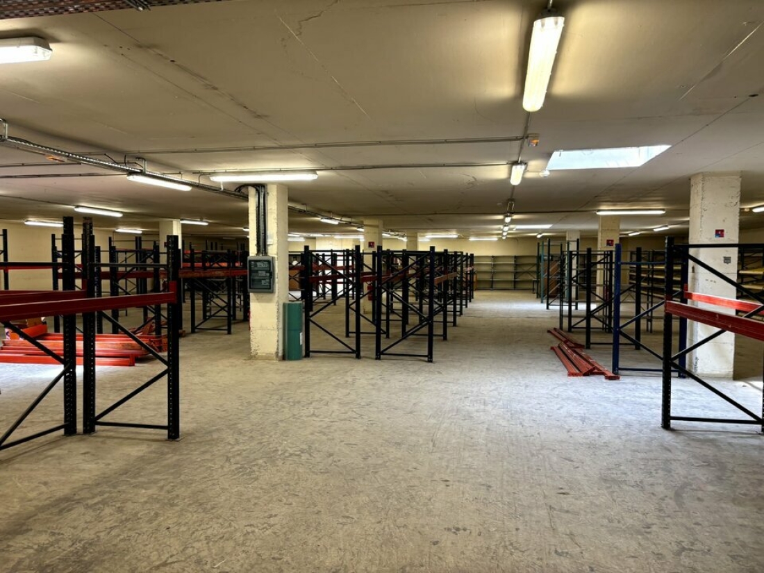 Photo 2 – location Entrepôts / activités	SAINT LAURENT DU VAR (06700)