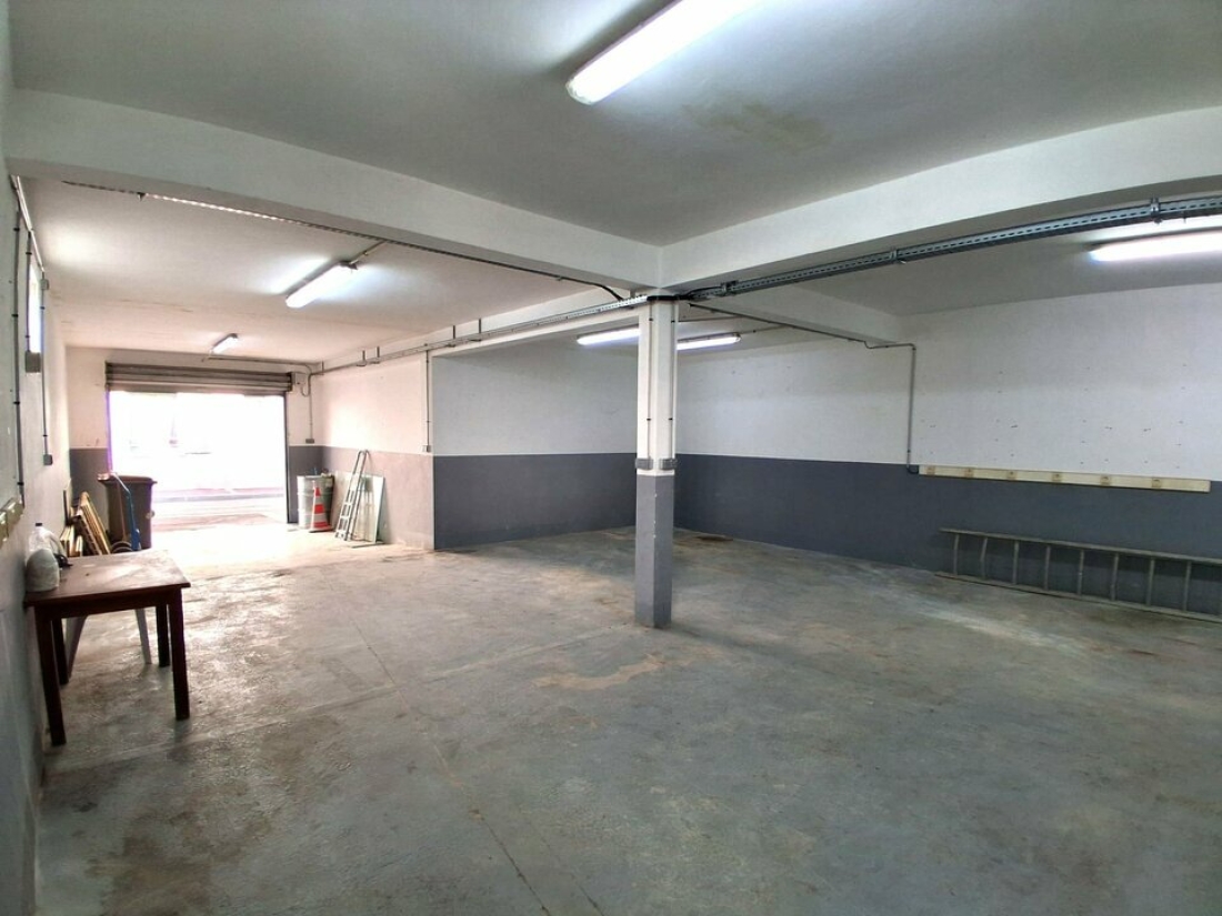 Photo 1 – location Entrepôts / activités	VALLAURIS (06220)