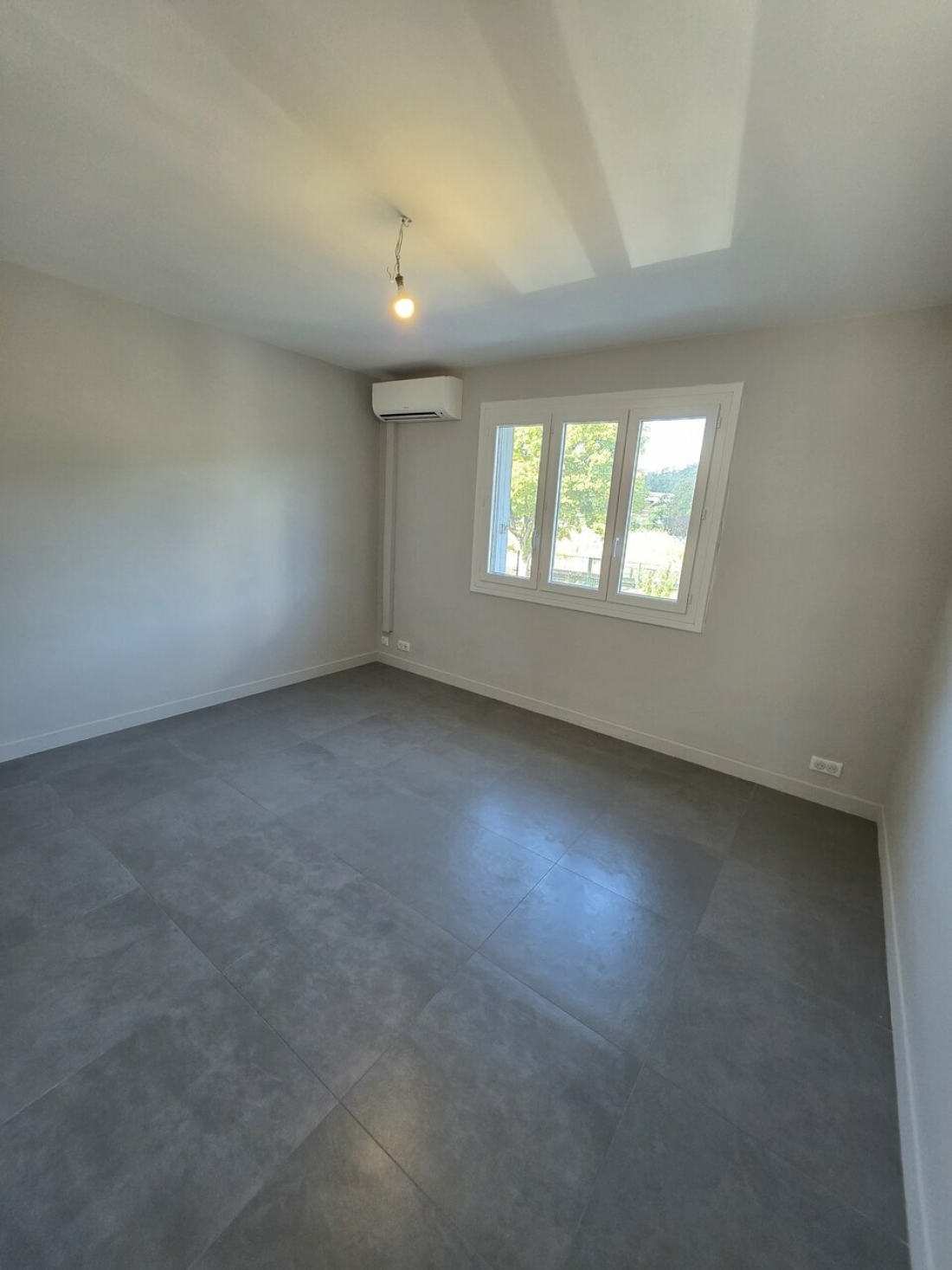 Photo 8 – location Entrepôts / activités	LA TRINITÉ (06340)