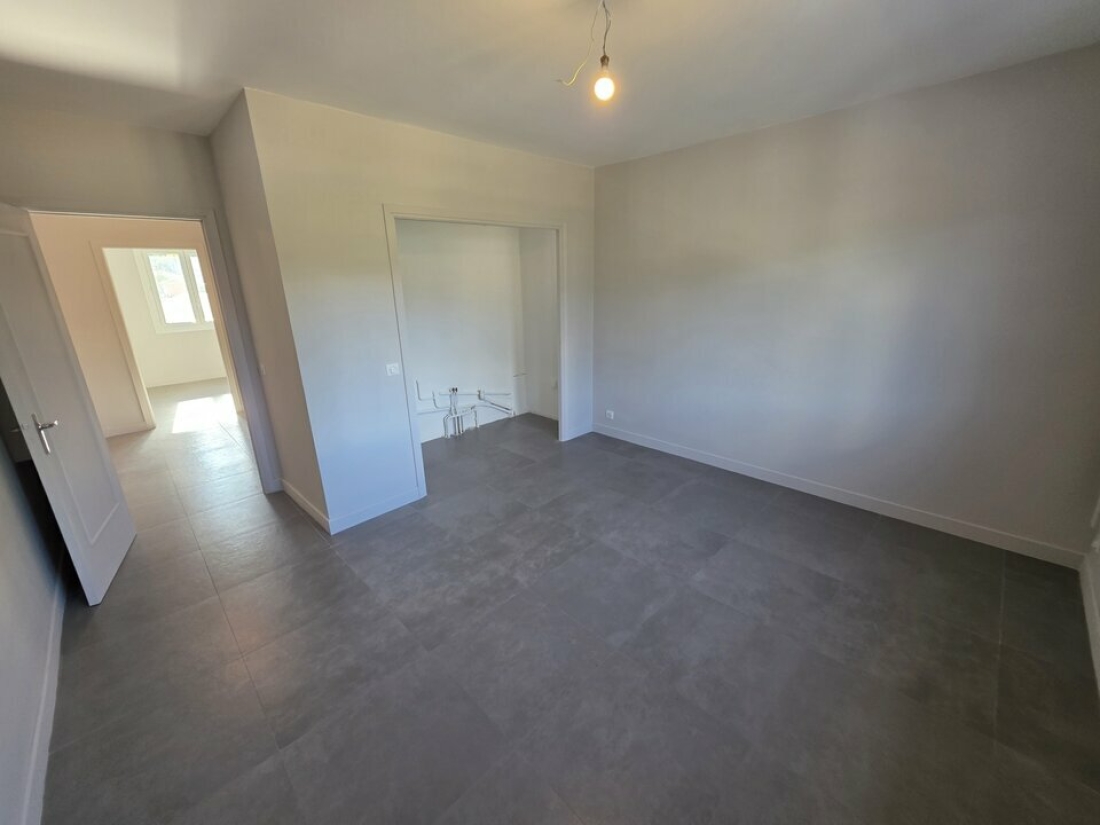 Photo 9 – location Entrepôts / activités	LA TRINITÉ (06340)