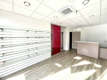 Photo 1 – location Locaux commerciaux	ROQUEBRUNE SUR ARGENS (83520)