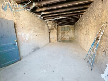 Photo 1 – vente Entrepôts / activités	VALLAURIS (06220)