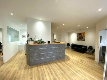 Photo 1 – location Locaux commerciaux	SAINT LAURENT DU VAR (06700)