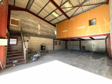 Photo 1 – location Entrepôts / activités	SAINT RAPHAEL (83700)