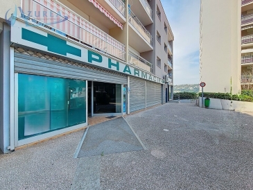Photo 1 – location Locaux commerciaux	SAINT LAURENT DU VAR (06700)
