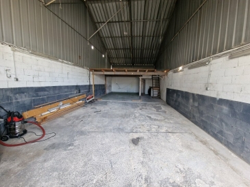 Photo 1 – location Entrepôts / activités	ANTIBES (06600)