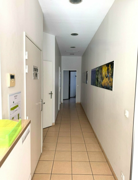 Photo 2 – location Locaux commerciaux	SAINT LAURENT DU VAR (06700)