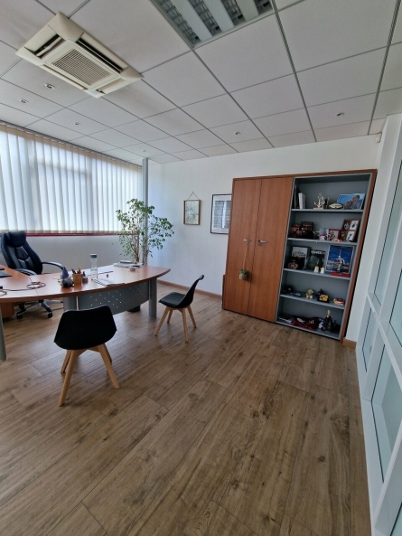 Photo 5 – location Entrepôts / activités	VALLAURIS (06220)