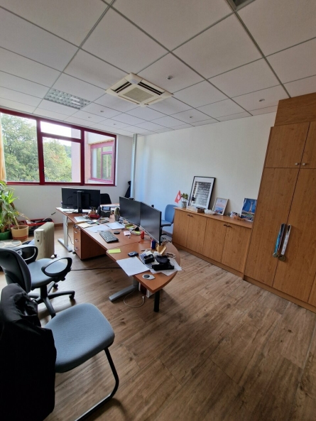 Photo 3 – location Entrepôts / activités	VALLAURIS (06220)