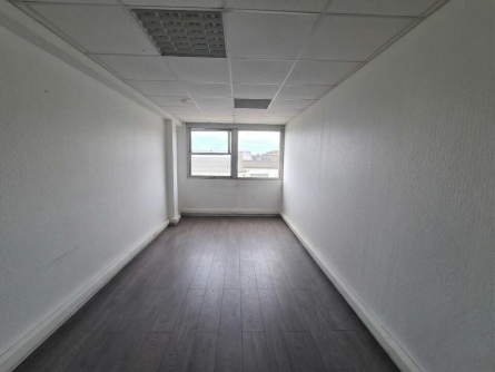 Photo 7 – location bureaux	SAINT LAURENT DU VAR (06700)