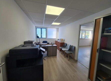 Photo 8 – location bureaux	SAINT LAURENT DU VAR (06700)