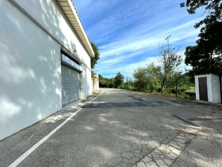 Photo 2 – location Locaux commerciaux	LA ROQUETTE SUR SIAGNE (06550)