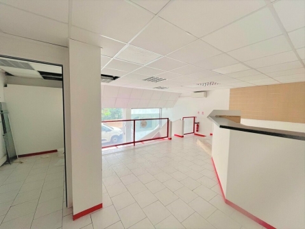 Photo 2 – location Locaux commerciaux	CANNES LA BOCCA (06150)
