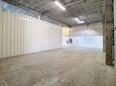 Photo 2 – location Entrepôts / activités	LA GAUDE (06610)