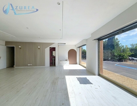 Photo 2 – location Locaux commerciaux	MONTAUROUX (83440)