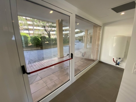 Photo 5 – location Locaux commerciaux	SAINT LAURENT DU VAR (06700)