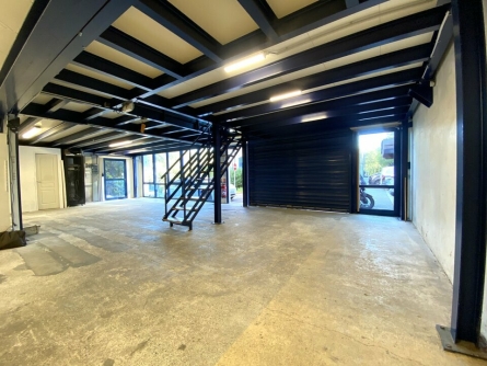 Photo 2 – location Entrepôts / activités	VALLAURIS (06220)