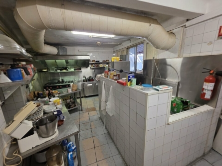 Photo 2 – location Locaux commerciaux	SAINT LAURENT DU VAR (06700)