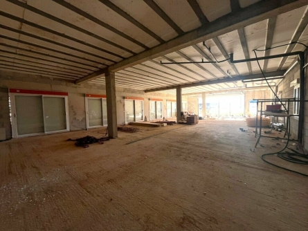 Photo 2 – location Entrepôts / activités	VIDAUBAN (83550)