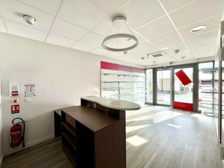 Photo 2 – location Locaux commerciaux	ROQUEBRUNE SUR ARGENS (83520)