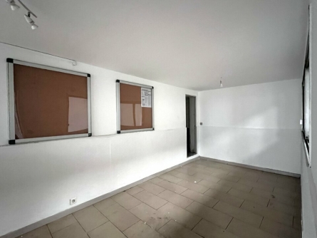 Photo 2 – location Entrepôts / activités	LA TRINITÉ (06340)