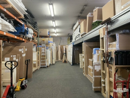 Photo 2 – location Entrepôts / activités	SAINT LAURENT DU VAR (06700)