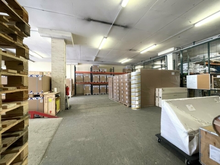 Photo 1 – location Entrepôts / activités	SAINT LAURENT DU VAR (06700)