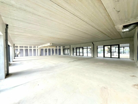 Photo 2 – location Locaux commerciaux	PUGET SUR ARGENS (83480)