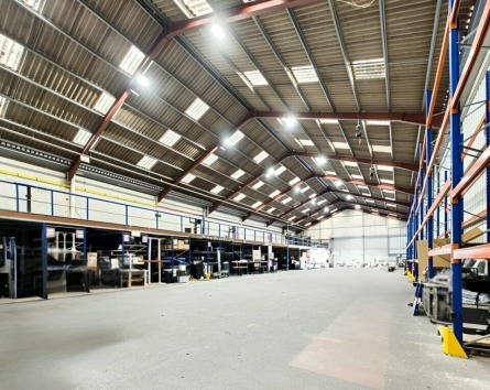 Photo 2 – location Entrepôts / activités	MANDELIEU LA NAPOULE (06210)