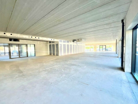 Photo 2 – location Locaux commerciaux	PUGET SUR ARGENS (83480)