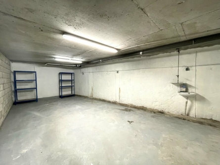 Photo 1 – location Entrepôts / activités	JUAN LES PINS (06160)