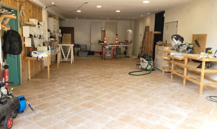 Photo 1 – location Entrepôts / activités	CASTAGNIERS (06670)