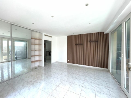 Photo 1 – location Locaux commerciaux	ROQUEBRUNE CAP MARTIN (06190)