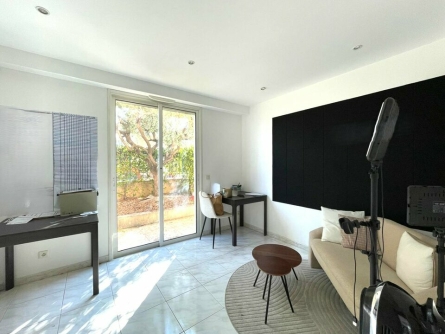 Photo 2 – location Locaux commerciaux	ROQUEBRUNE CAP MARTIN (06190)