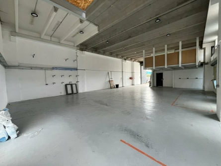 Photo 2 – location Entrepôts / activités	SAINT LAURENT DU VAR (06700)