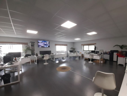 Photo 4 – location Entrepôts / activités	MOUGINS (06250)