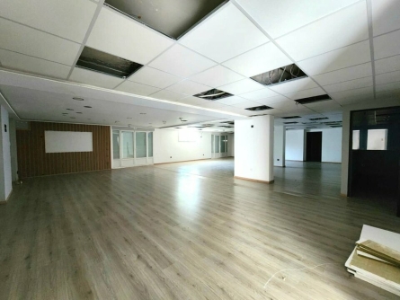 Photo 3 – location Locaux commerciaux	LE LUC (83340)